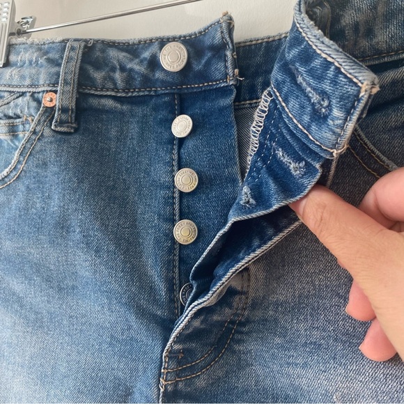 NWT We The Free Vintage Crvy Distressed Frayed High Rise Denim Shorts 26 - Picture 3 of 16